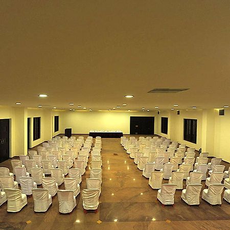 アムリタラ アンバッティ グリーンズ リゾート ビラージペット エクステリア 写真